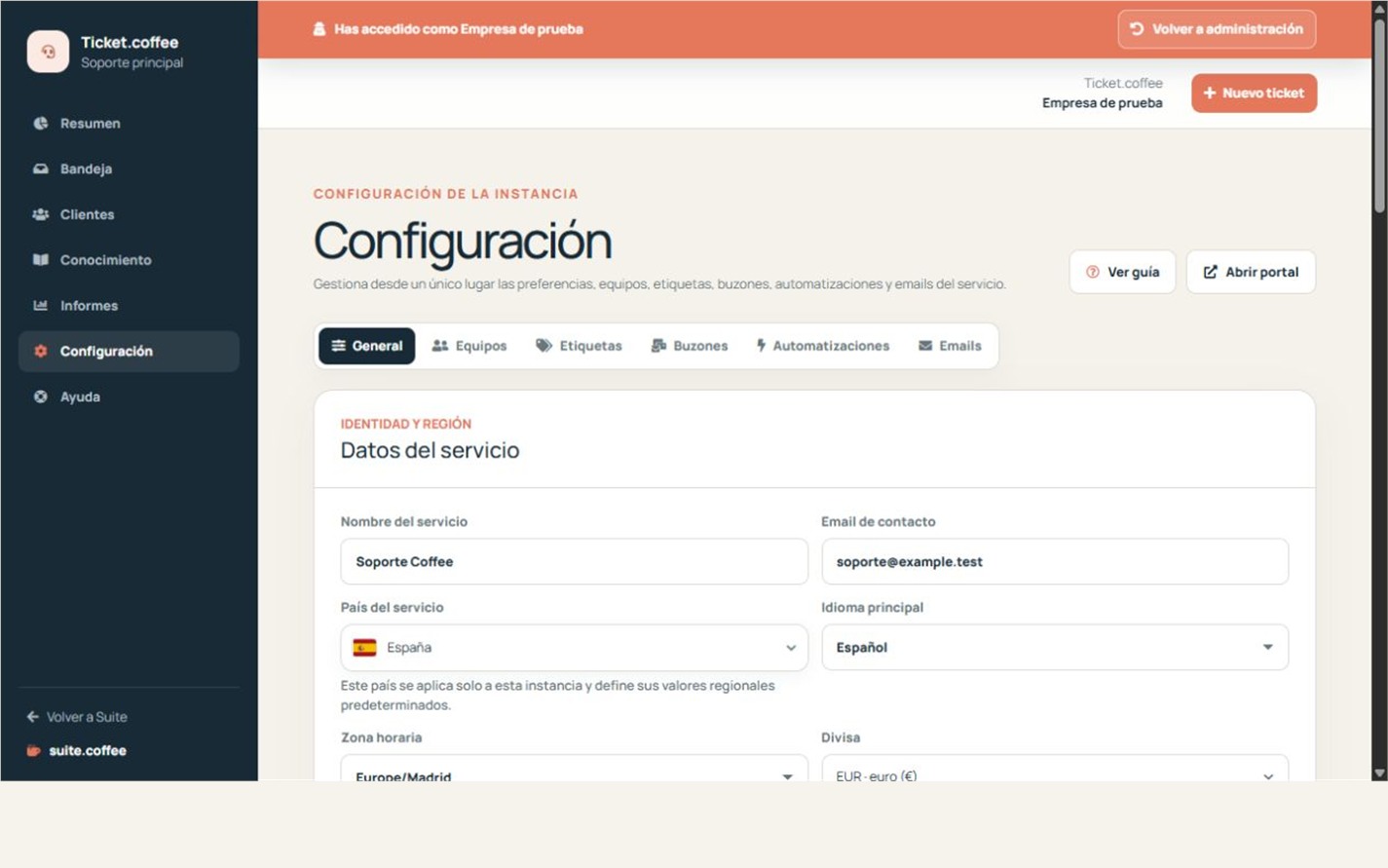 Configuración de Ticket con identidad, portal público y opciones de interacción del cliente.